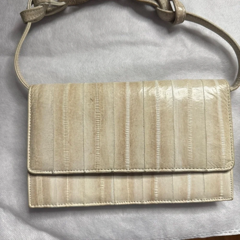 Elegant Cream Leather Shoulder Bag